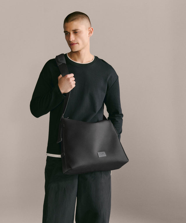 Enzo Messenger Bag in Onyx