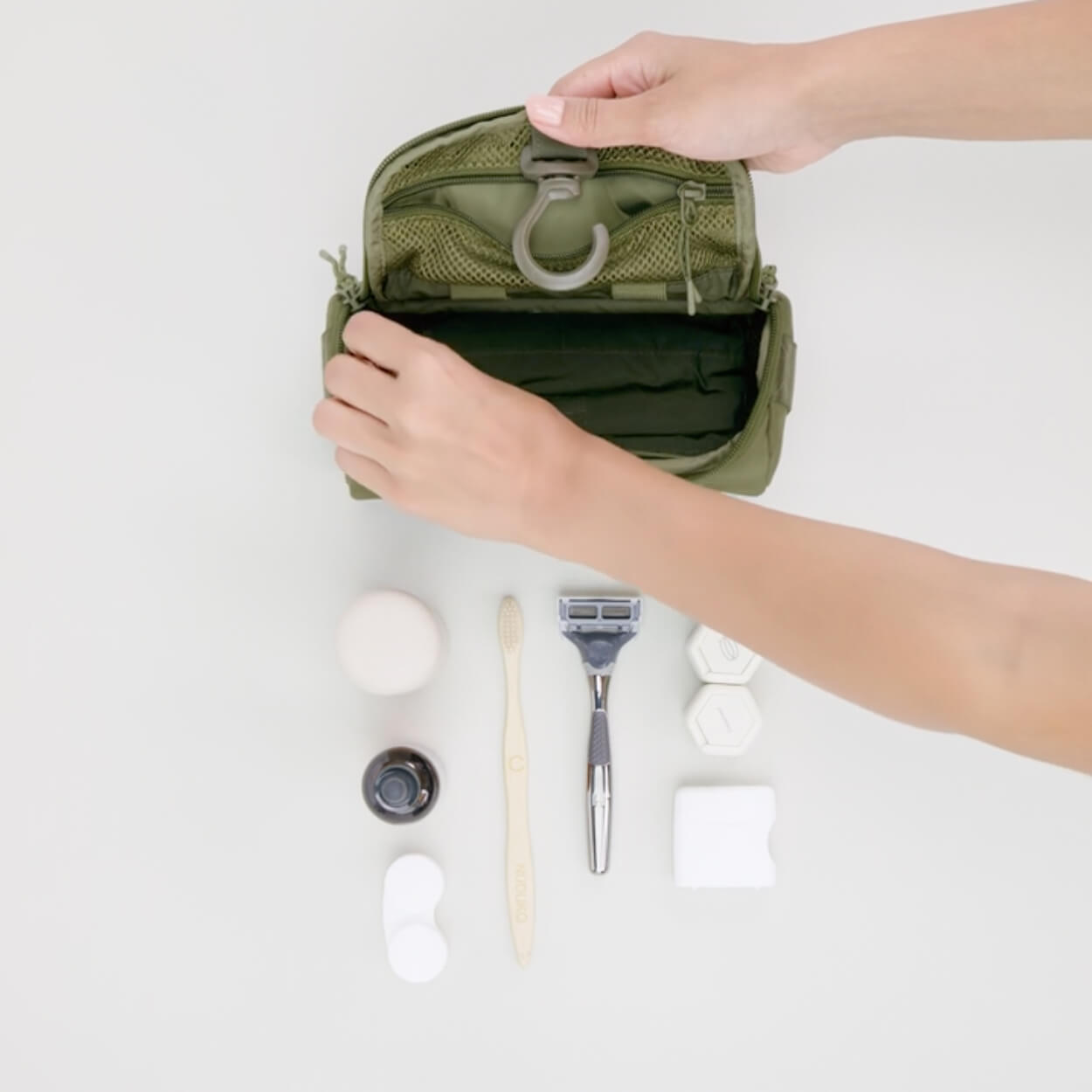 Seoul Dopp Kit in Onyx, Small Thumbnail