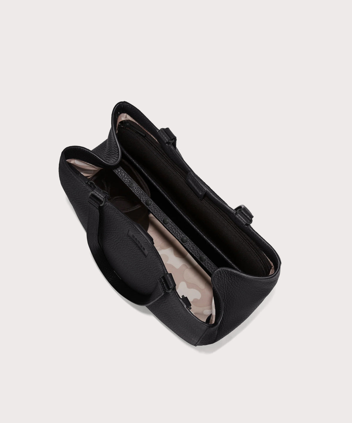 dagne-2025-Leather_Allyn_Onyx_M_TopdownClosed