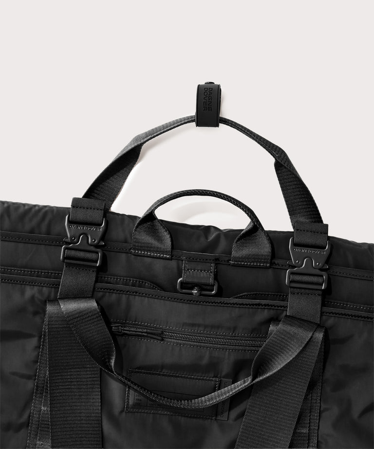 Detail shot of Capri garment bag in onyx
