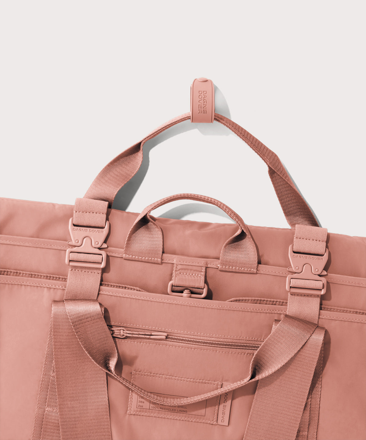 dagne-2025-Travel2_Mixed_Capri_NA_WarmDust_Detail_5