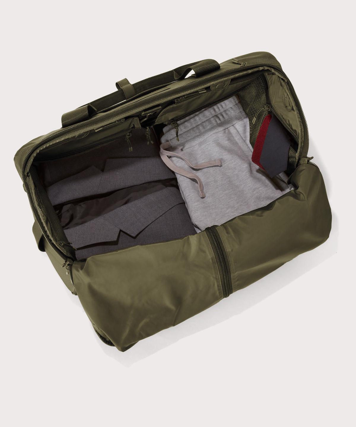 dagne-2025-Travel2_Mixed_Monaco_NA_DarkMoss_DetailDuffle_6