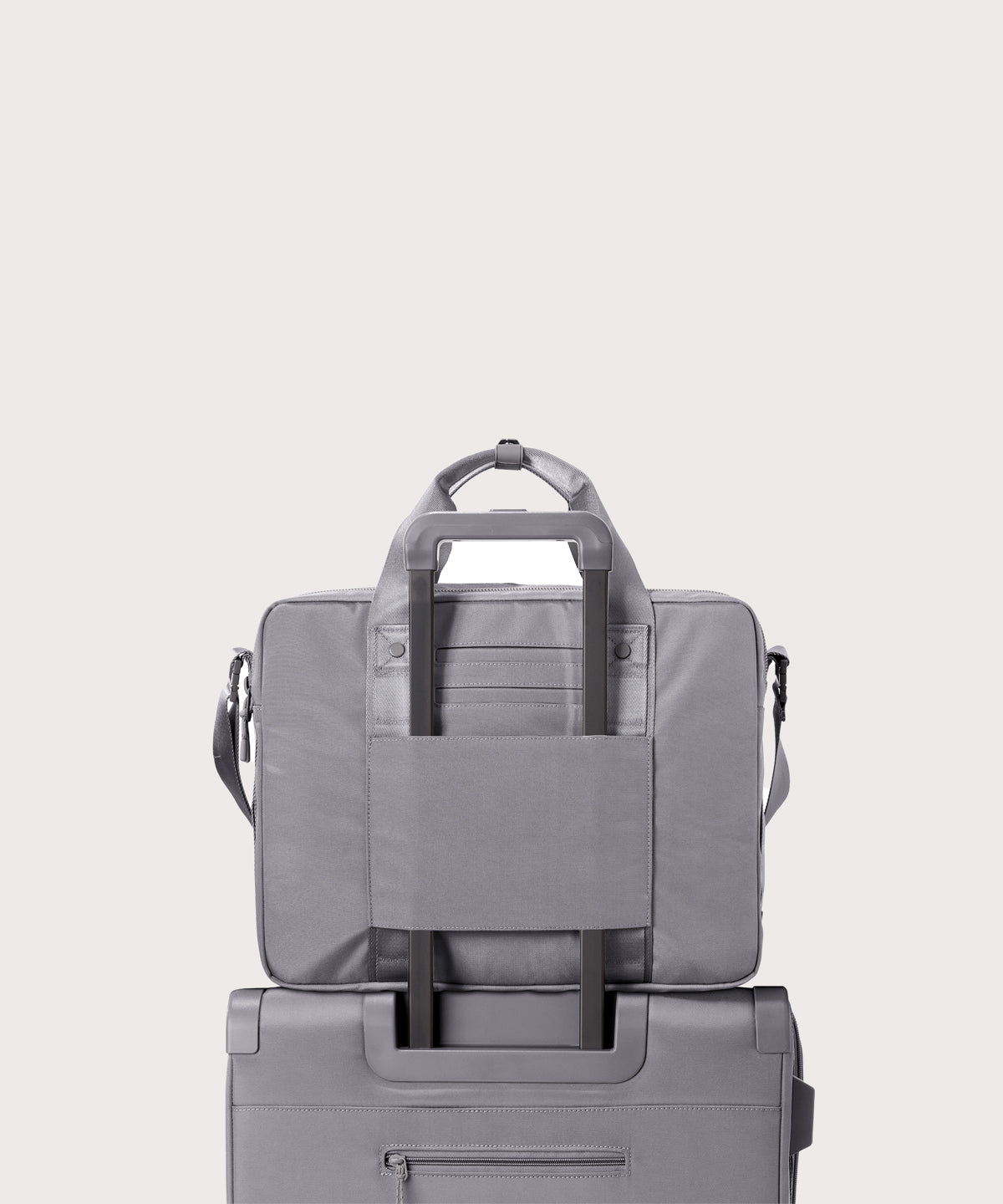 dagne-2025-Travel_Berlin_Ash_Back_Luggage