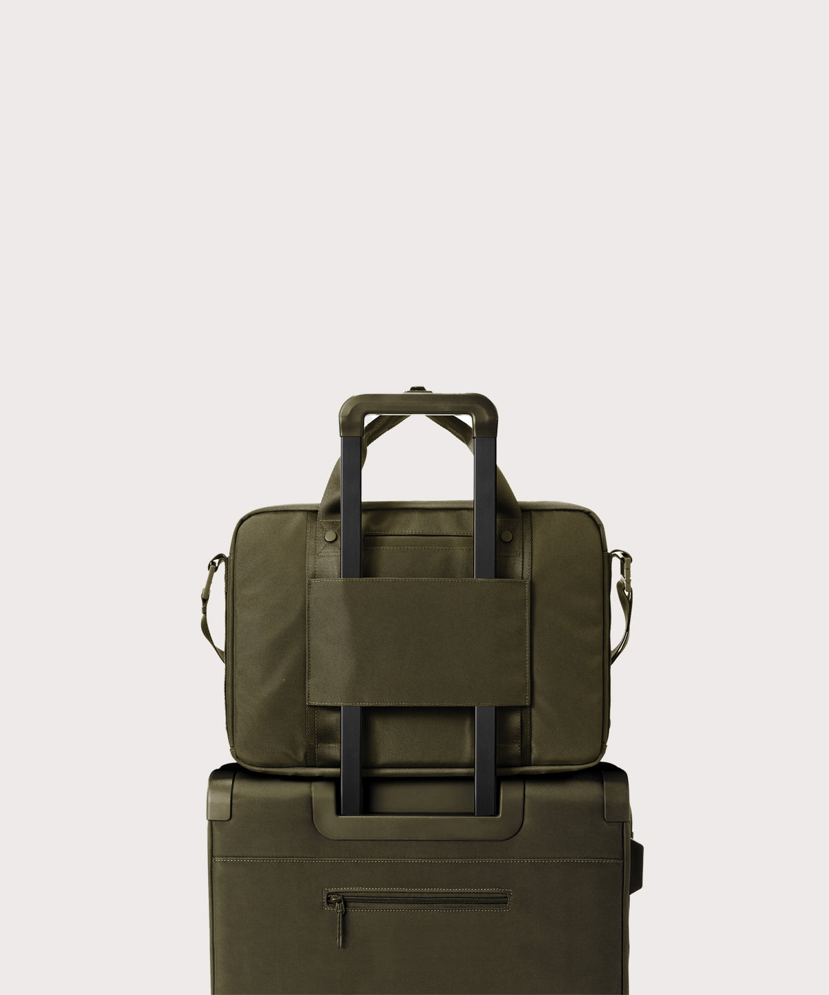 dagne-2025-Travel_Oslo_DarkMoss_Back_Luggage