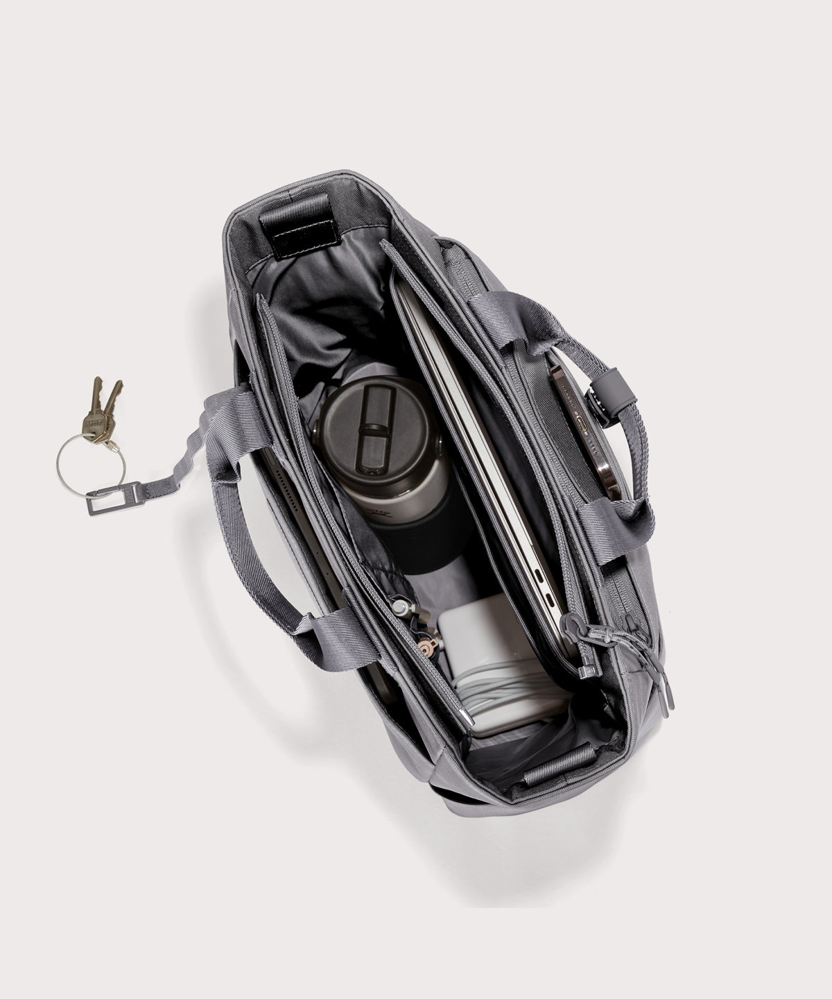 dagne-2025-Travel_Petra_Ash_Topdown_Accessories