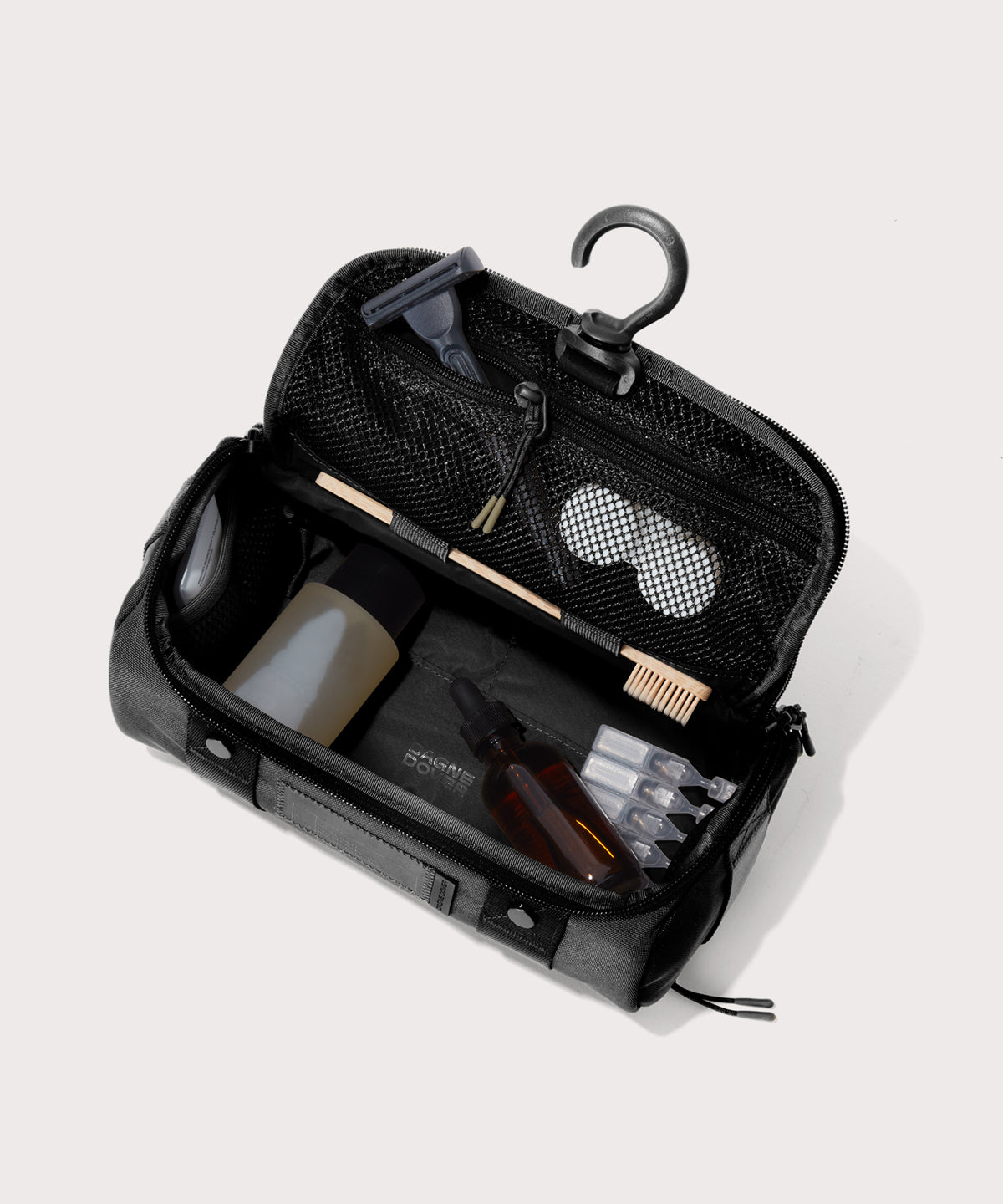 Seoul Dopp Kit in Onyx, Large