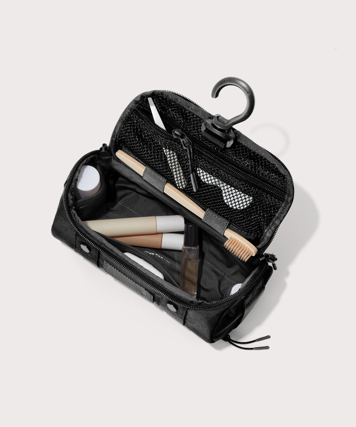 Seoul Dopp Kit in Onyx, Small