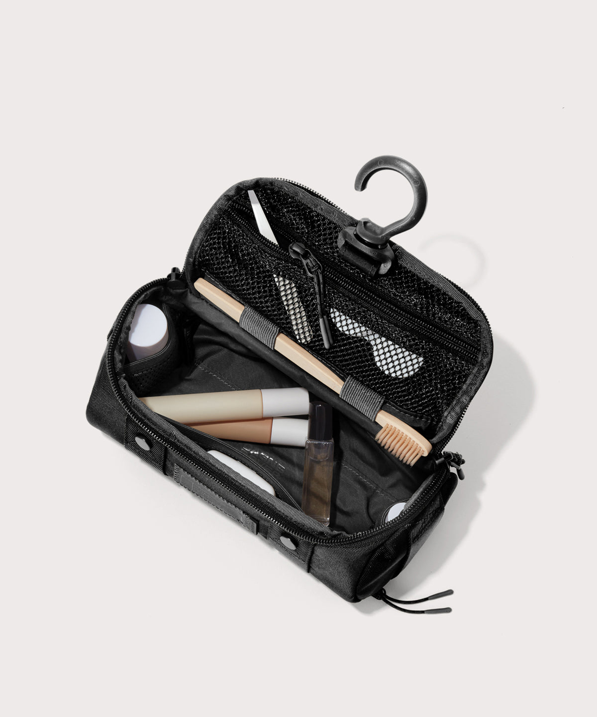 Seoul Dopp Kit in Onyx, Small