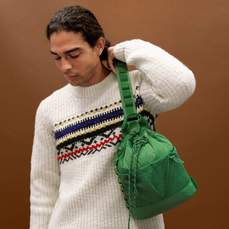 Model: Blake is 6'3". 